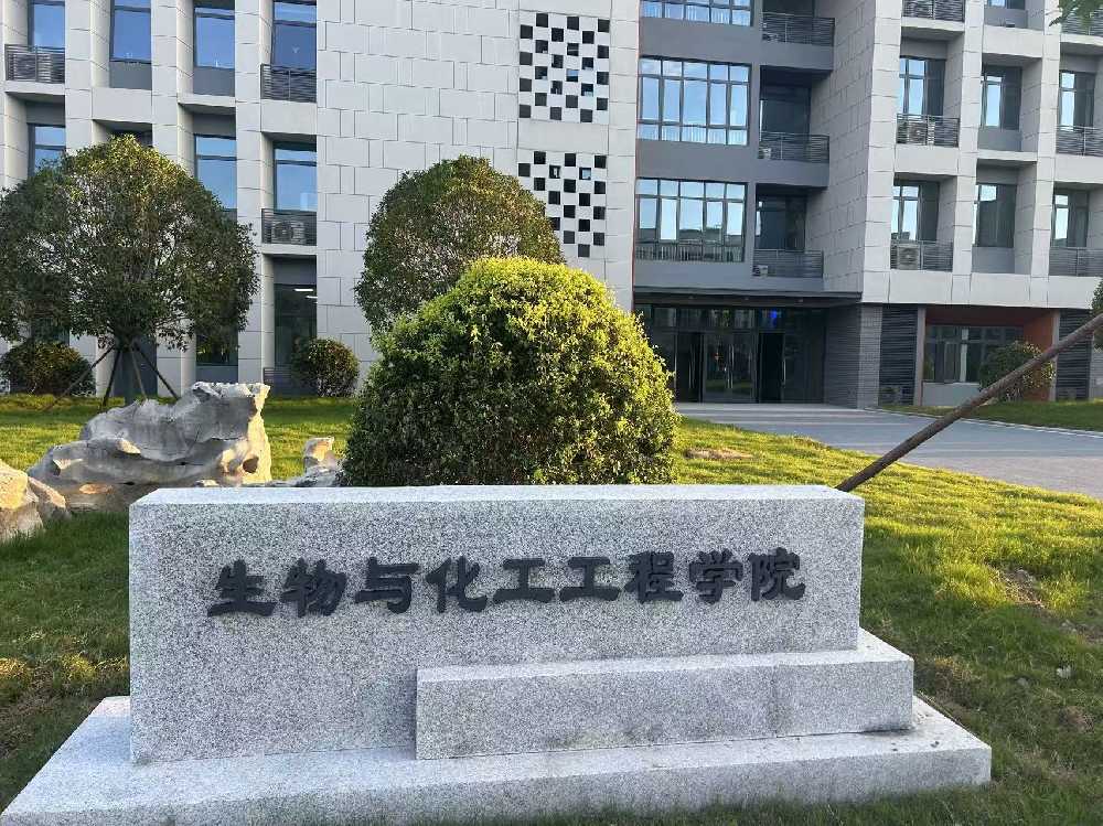 建始县扬州职业大学体育场高杆灯项目